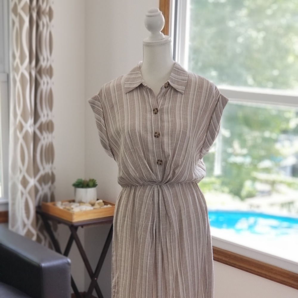 SOLD! June & Hudson Midi Summer Dress - Picture 2 of 9